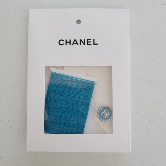 CHANEL CC Turquoise Button - Picture 1 of 3